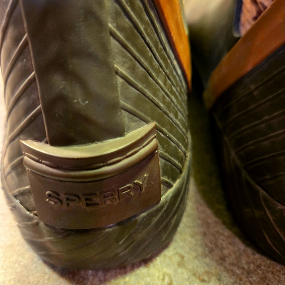 Sperry cut water deck boots